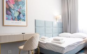 Moon Aparthotel